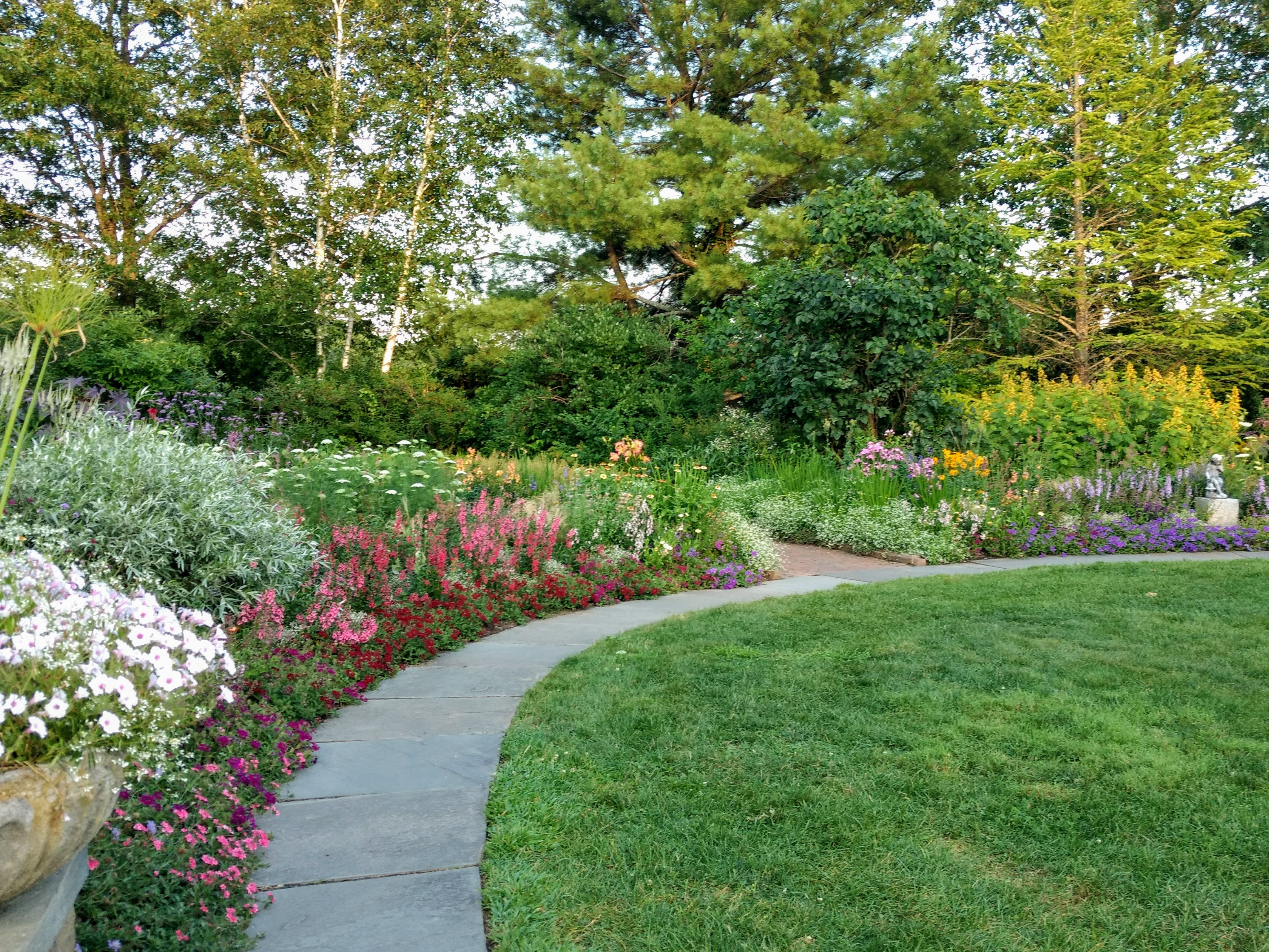 Благоустройство участка частного дома в Нижнем Новгороде и Нижегородской области
